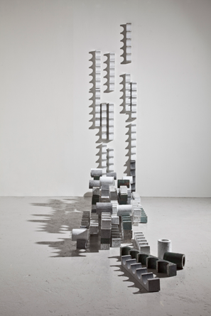 The Displacements exhibition at Grimmerhus reimagined space with glazed concrete, exploring tension, form, and material dialogue in a historic setting. 12
