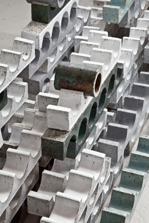 The Displacements exhibition at Grimmerhus reimagined space with glazed concrete, exploring tension, form, and material dialogue in a historic setting. 14