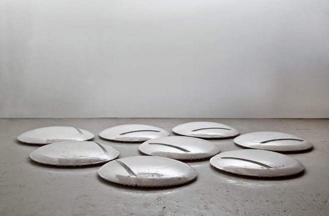 The Displacements exhibition at Grimmerhus reimagined space with glazed concrete, exploring tension, form, and material dialogue in a historic setting. 10